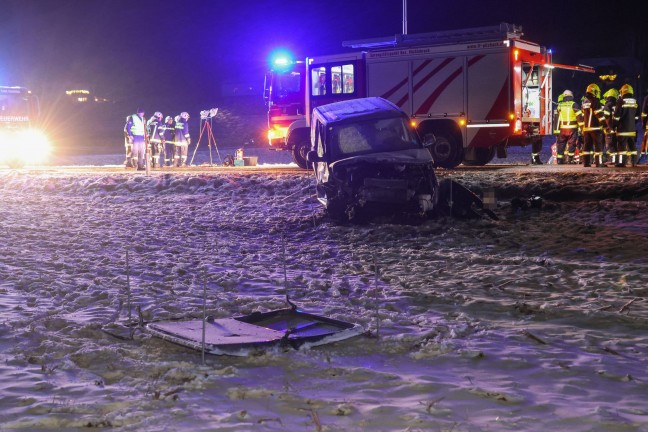 Menschenrettung: Mehrere teils Schwerverletzte bei Frontalcrash in Manning