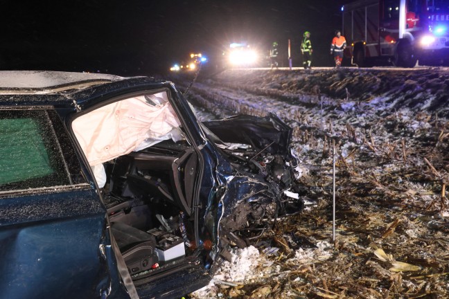 Menschenrettung: Mehrere teils Schwerverletzte bei Frontalcrash in Manning