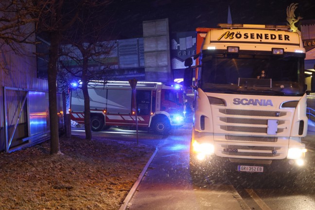 Silobrand: Nochmalige L�schma�nahmen durch Feuerwehr bei M�lzerei in Grieskirchen
