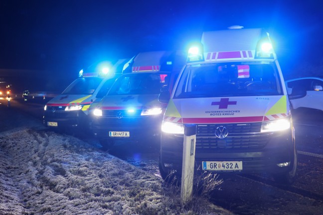 Vier Verletzte: Auto auf Innkreisautobahn bei Weibern gegen Betonmittelleitschiene geschleudert