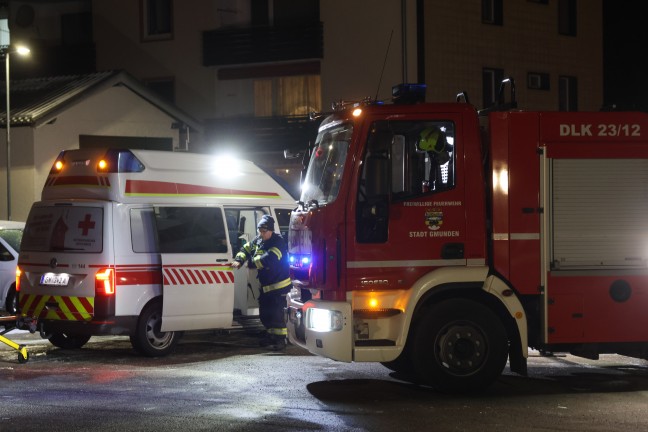 Personenrettung in Gmunden: Patient mittels Drehleiter schonend aus f�nftem Stock gerettet