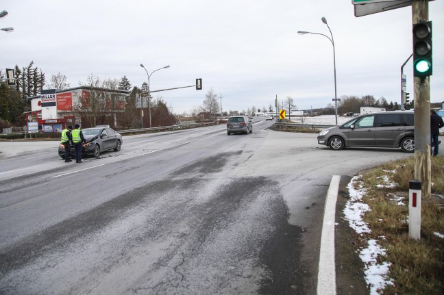 Eine verletzte Person bei Kreuzungscrash auf Wiener Stra�e in Marchtrenk