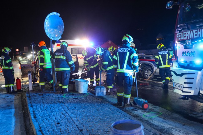 Sechs Verletzte: Frontalcrash zwischen Polizeistreife und Auto auf Salzkammergutstra�e in Gmunden