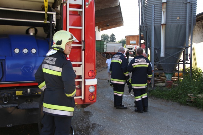 Person auf Bauernhof in Pettenbach in Jauchegrube gestrzt