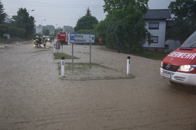 Großeinsatz bei Überflutungen und Vermurungen nach heftigem Unwetter