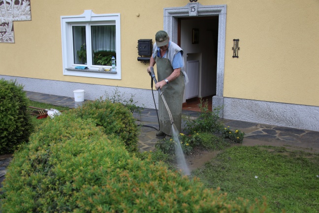 Das groe Aufrumen nach dem heftigen Unwetter