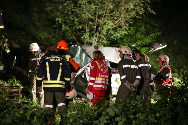 Drei Verletzte bei schwerem Verkehrsunfall auf der Steyrtal Strae in Grnburg