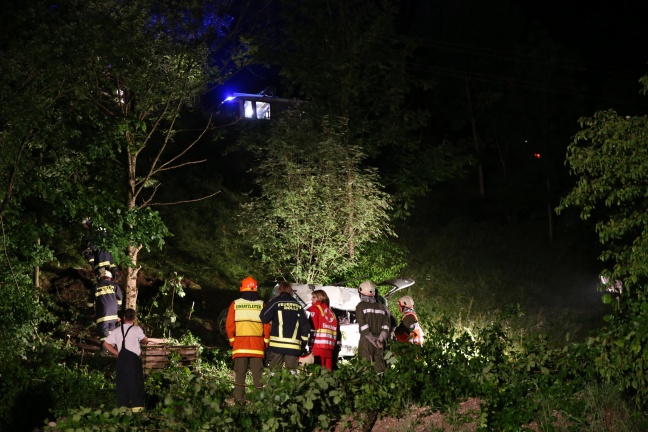 Drei Verletzte bei schwerem Verkehrsunfall auf der Steyrtal Strae in Grnburg