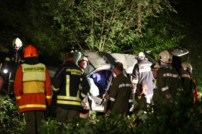 Drei Verletzte bei schwerem Verkehrsunfall auf der Steyrtal Strae in Grnburg