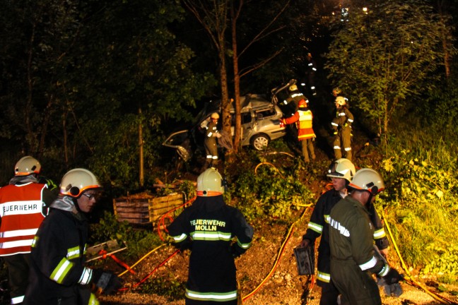 Drei Verletzte bei schwerem Verkehrsunfall auf der Steyrtal Strae in Grnburg