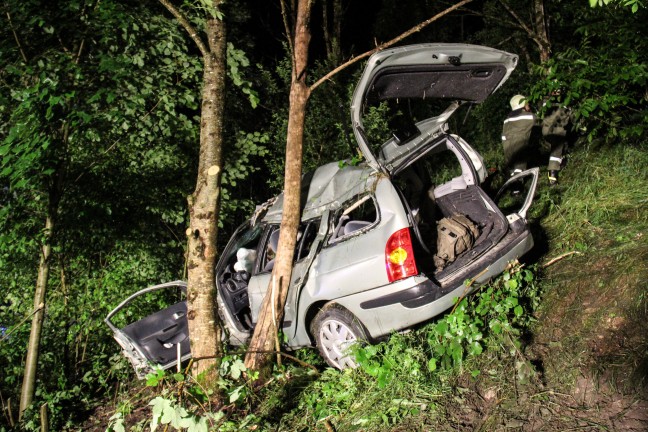 Drei Verletzte bei schwerem Verkehrsunfall auf der Steyrtal Strae in Grnburg