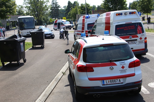 Verkehrsunfall mit Reisebus auf der Westautobahn bei Allhaming forderte mehrere Verletzte