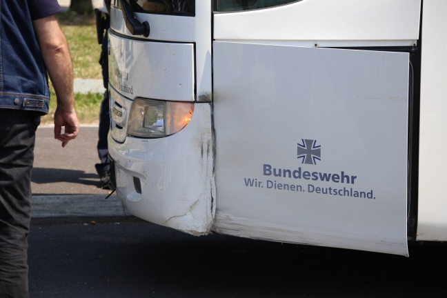 Verkehrsunfall mit Reisebus auf der Westautobahn bei Allhaming forderte mehrere Verletzte