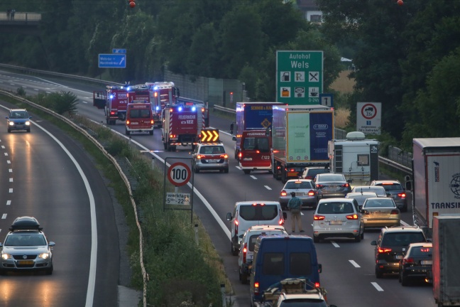 Flurbrand im Grünstreifen der Welser Autobahn durch Feuerwehr gelöscht