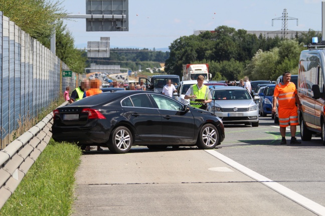 Verkehrsunfall auf der Westautobahn bei Sattledt fordert eine Schwerverletzte
