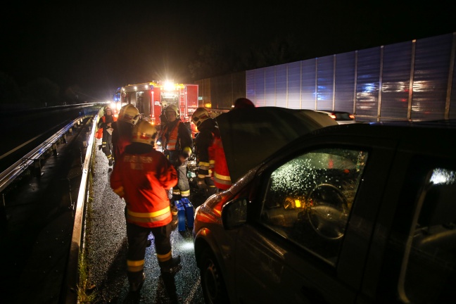 Feuerwehr nach Verkehrsunfall auf der Welser Autobahn im Einsatz