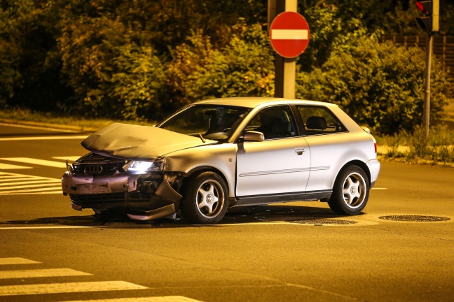 Verletzte Person bei Kreuzungscrash in Wels