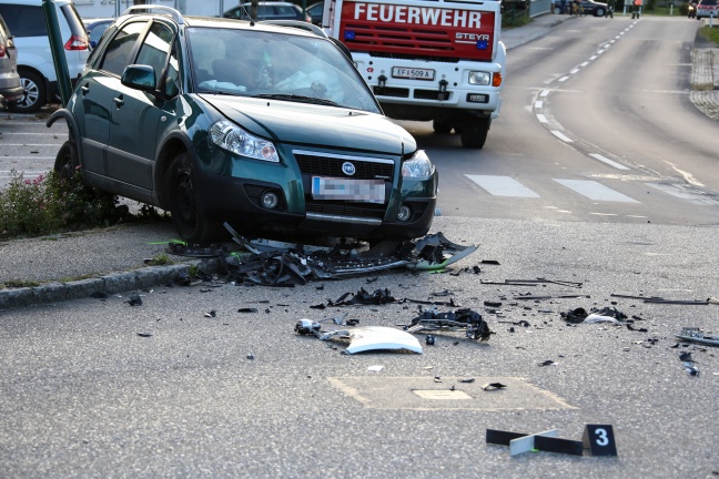 Schwerer Kreuzungscrash in Prambachkirchen fordert mehrere Verletzte