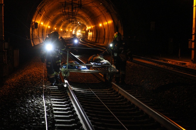 Nächtliche Einsatzübung im Kalvarienbergtunnel an der Westbahnstrecke