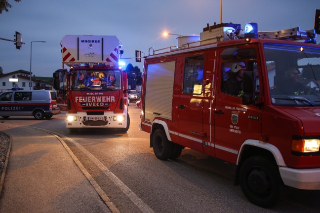 14 Feuerwehren bei Großbrand in einer Papierfabrik in Laakirchen im Einsatz