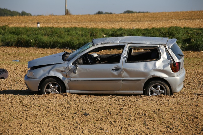 PKW-Lenker bei Fahrzeugüberschlag in Laakirchen verletzt
