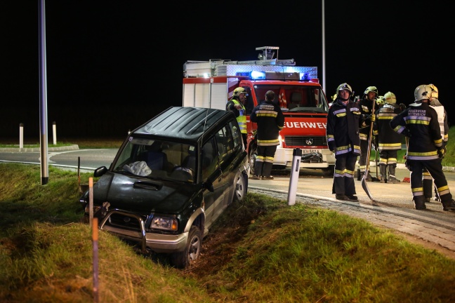 Verkehrsunfall auf der Scharnsteiner Straße im Kreisverkehr bei Pettenbach
