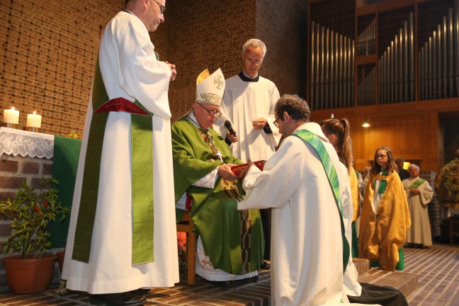 Andreas Hasibeder von Diözesanbischof Dr. Ludwig Schwarz zum Diakon geweiht