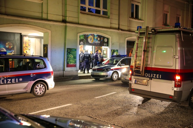 Großaufgebot der Polizei nach heftiger Auseinsandersetzung in Welser Innenstadt im Einsatz
