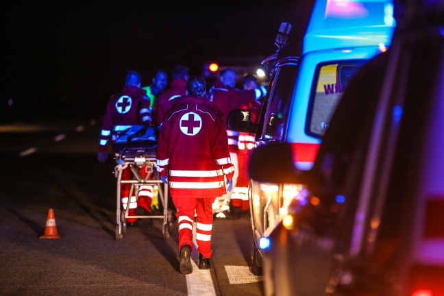 Verkehrsunfall auf der Westautobahn bei Sipbachzell forderte mehrere Verletzte