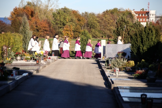 Allerheiligen- und Allerseelenfeier am Friedhof der Stadt Wels
