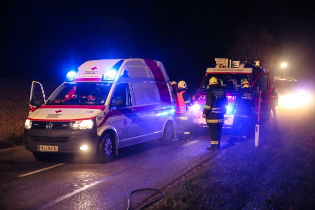Schwerer Verkehrsunfall mit drei Fahrzeugen in Steinerkirchen an der Traun