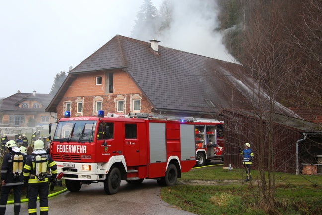 Brand von gelagertem Heu auf Bauernhof in Offenhausen
