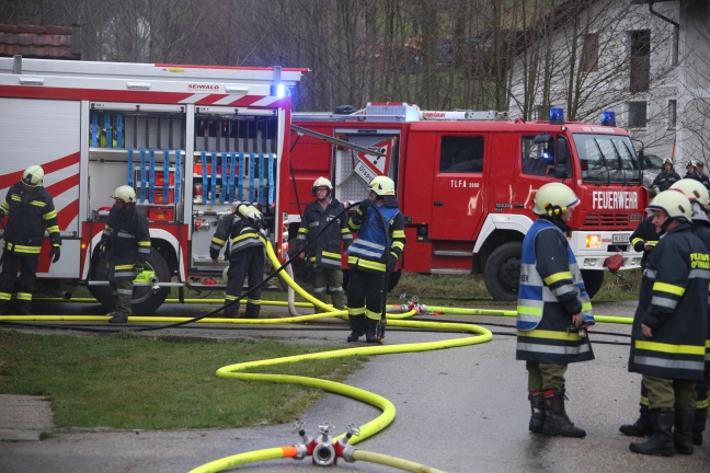 Brand von gelagertem Heu auf Bauernhof in Offenhausen