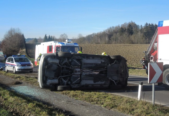 Fahrzeugüberschlag auf eisiger Stelle in Schlatt endet relativ glimpflich