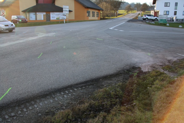 Zehn Verletzte bei zwei Verkehrsunfällen an selber Unfallstelle innerhalb eines Tages