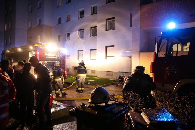 Balkonbrand sorgt für Einsatz der Feuerwehr in Wels-Vogelweide