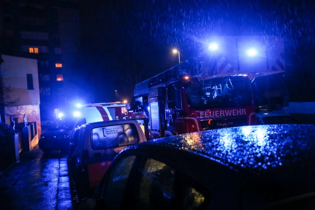 Balkonbrand sorgt für Einsatz der Feuerwehr in Wels-Vogelweide