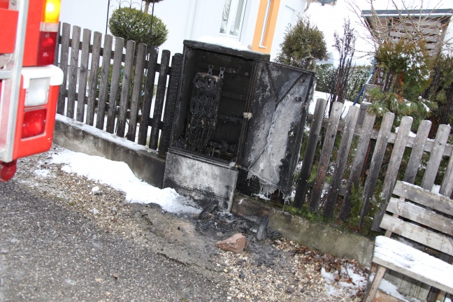 Brand einer Mülltonne und eines Stromverteilerkastens in Krenglbach
