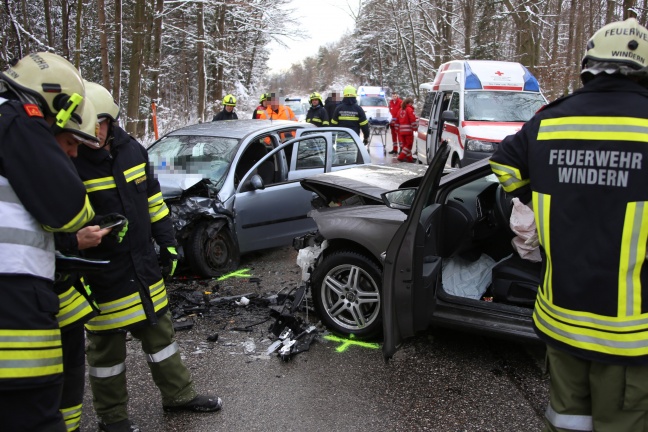 Schwerer Verkehrsunfall auf der Gmundener Straße fordert zwei Verletzte