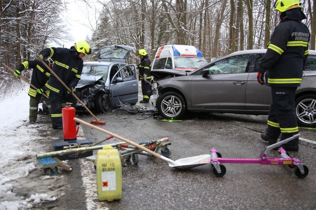 Schwerer Verkehrsunfall auf der Gmundener Straße fordert zwei Verletzte