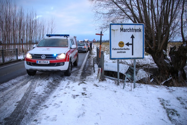 Drei Verletzte bei schwerem Verkehrsunfall auf der Paschinger Straße in Holzhausen