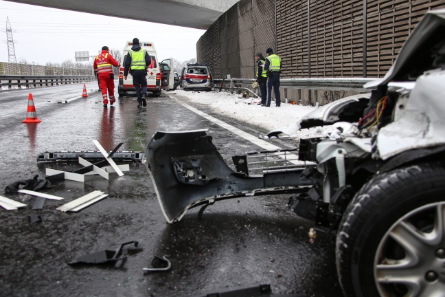 Sieben Verletzte bei Karambolage mit vier Fahrzeugen auf der Innkreisautobahn