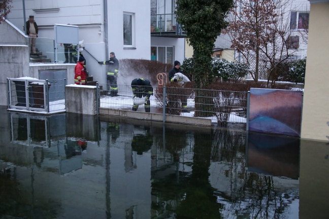 Parkbank im Rechen eines Mühlbach-Kleinkraftwerkes löste Überflutung aus