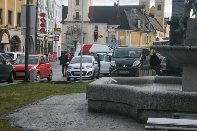 Fußgänger am Marktplatz in Lambach von PKW erfasst