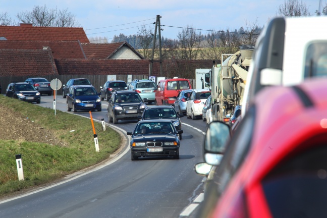 Verkehrsunfall auf der Innviertler Straße sorgte für kilometerlangen Stau