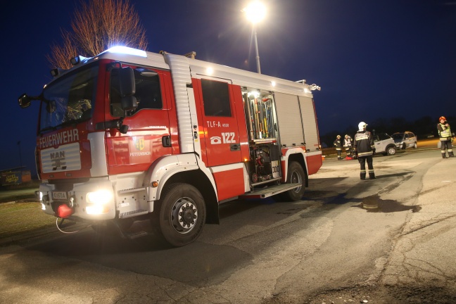 Verkehrsunfall zwischen PKW und Mopedauto in Pettenbach fordert einen Verletzten