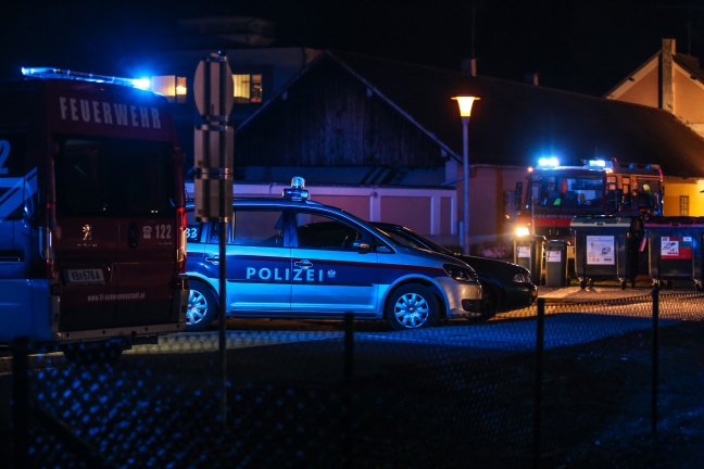 Feuerwehren bei Zimmerbrand in Rüstorf im Einsatz