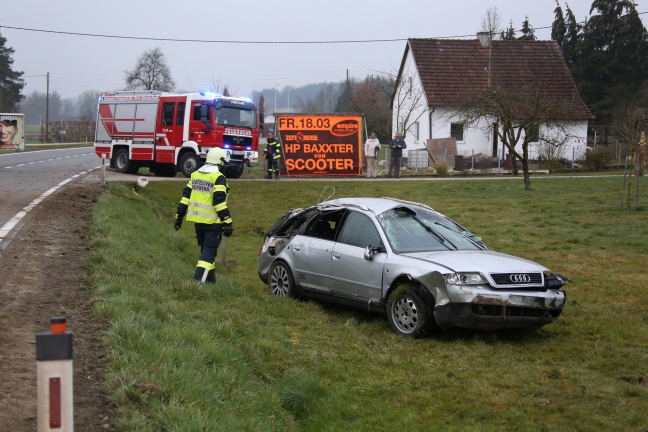 Schwerer Verkehrsunfall auf der Wallerner Straße in Scharten fordert drei Verletzte