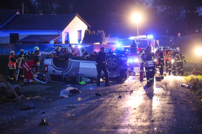 Sechs teils Schwerverletzte bei Verkehrsunfall in Thalheim bei Wels