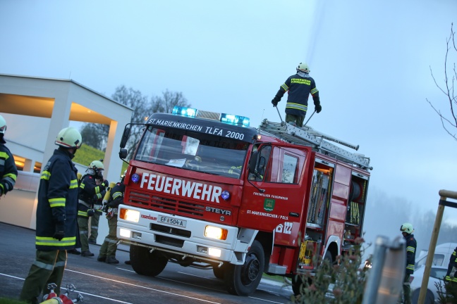 Übung der Feuerwehr im Gebäude eines Krematoriums in St. Marienkirchen an der Polsenz